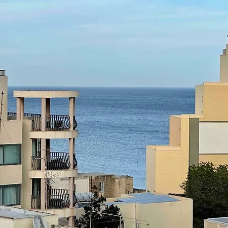 Paceville Sea View Penthouse With Jacuzzi! דירה